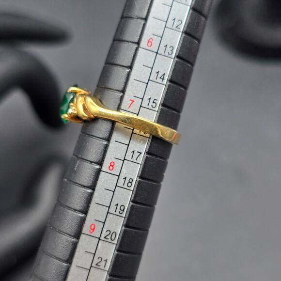 DAC Green Glass Rhinestone Ring Gold Tone Size 7 Costume Jewelry - Picture 4 of 10